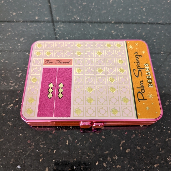 Too Faced Palm Springs Dreams Eye Shadow Palette. - Picture 4 of 8